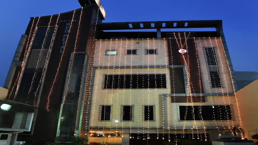 Treebo Red Petal Jalandhar