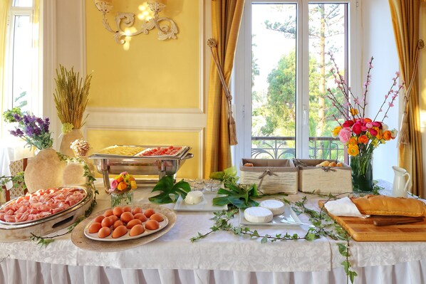 Breakfast buffet