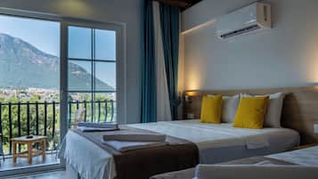 Habitación triple estándar | 1 habitación, tabla de planchar con plancha, wifi gratis y ropa de cama