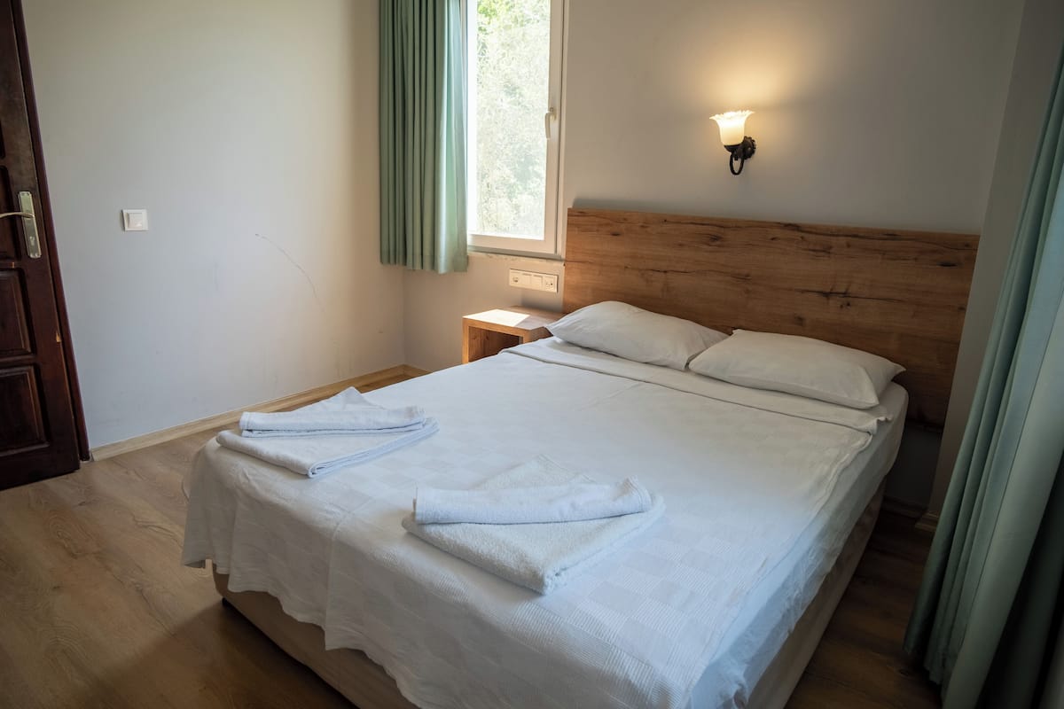 1 bedroom, iron/ironing board, free cots/infant beds, bed sheets