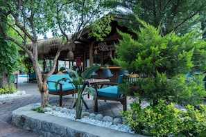 Poolside bar