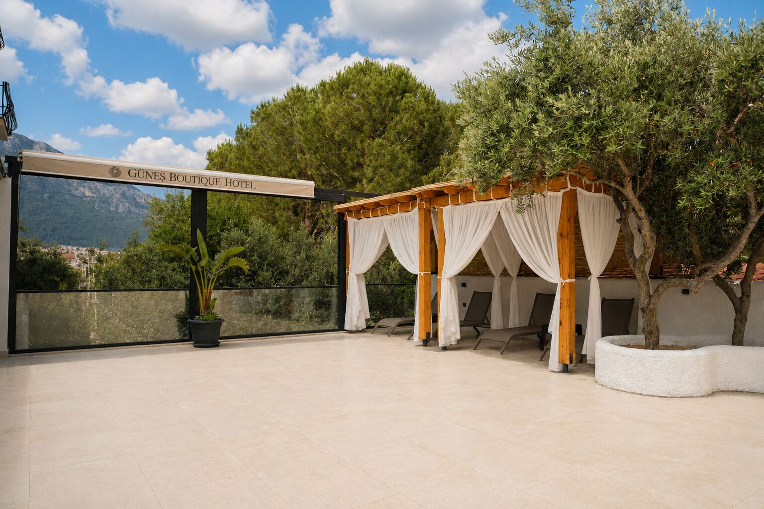Poolside bar