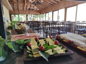 Daily buffet breakfast for a fee