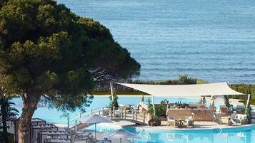 Indoor pool, 8 outdoor pools, sun loungers