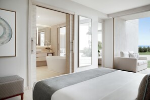 Minibar, safe på rommet, skrivebord og blendingsgardiner