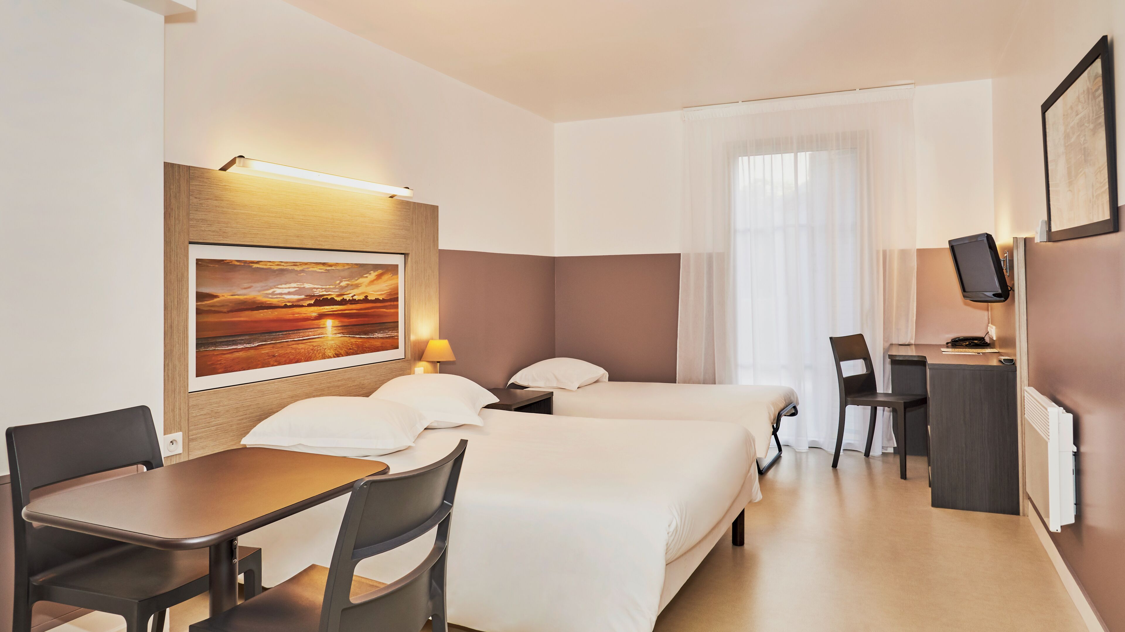 Family Studio | 1 bedroom, in-room safe, desk, soundproofing