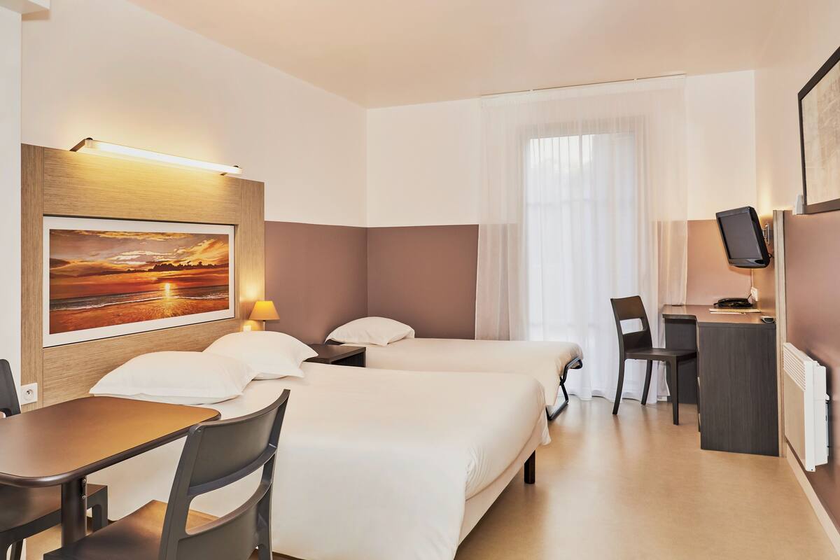 Family Studio | 1 bedroom, in-room safe, desk, soundproofing