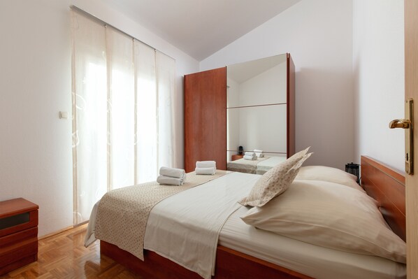 House, 3 Bedrooms | 3 bedrooms, iron/ironing board, free WiFi, bed sheets - Holiday Home Adriatic (Seget)