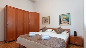 Casa, 3 quartos | 3 quartos, ferros/tábuas de passar roupa, Wi-Fi de cortesia