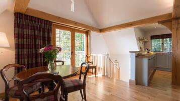 Baillie Scott Cottage | Private kitchen | Fridge, microwave, oven, stovetop