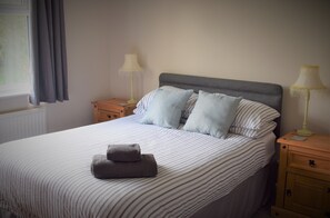 Room 1 - Family Room (4 + 1)
