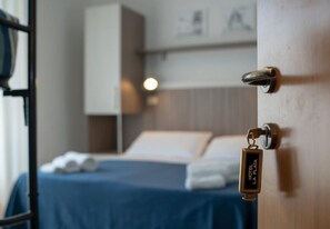In-room safe, free WiFi, bed sheets - Hotel La Plata (Riccione)