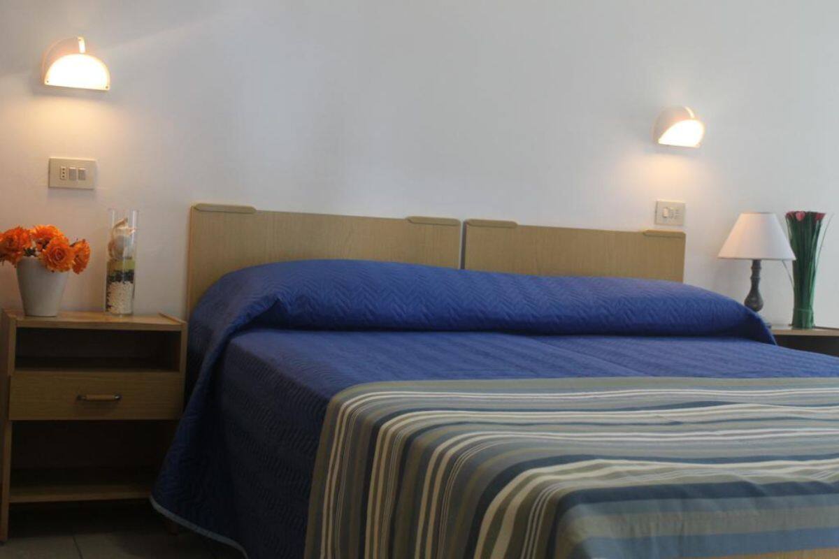 Habitación doble | Caja de seguridad en la habitación, wifi gratis y ropa de cama