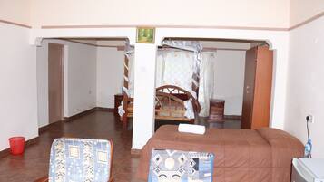 Room, 1 Queen Bed | 1 bedroom, soundproofing, iron/ironing board, rollaway beds