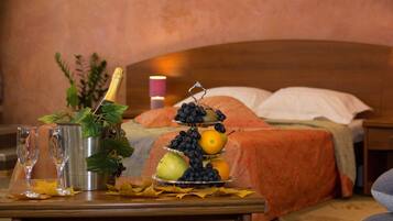 Minibar, iron/ironing board, free WiFi, bed sheets