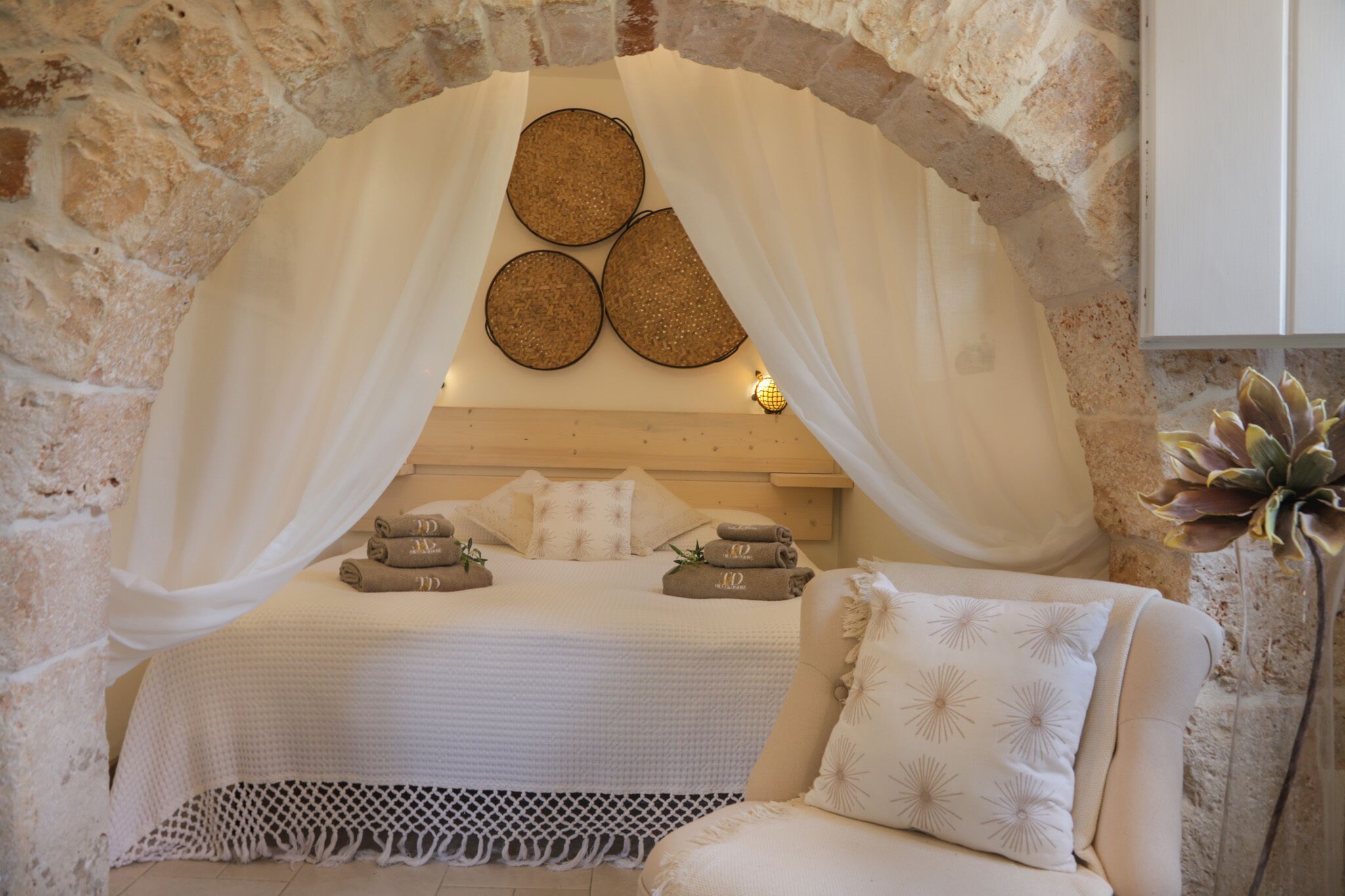 2 bedrooms, individually decorated, individually furnished