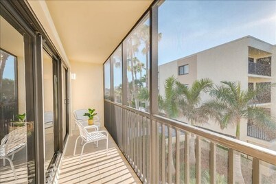 Sea Oats 231 2 Bedroom Condo by RedAwning