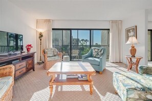 House, 2 Bedrooms | Living room | TV