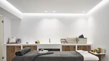 Couples treatment rooms, body treatments, hydrotherapy, aromatherapy