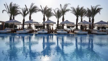 2 outdoor pools