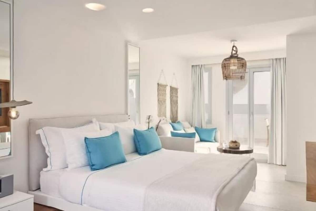 Minibar, caja de seguridad en la habitación y cortinas blackout