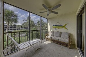 Casa, 2 habitaciones | Balcón