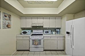 Casa, 2 habitaciones | Cocina privada | Microondas y cafetera y tetera 