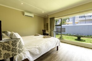 Family House, 3 Bedrooms (Self catering Holiday Home) | 3 bedrooms, in-room safe, iron/ironing board, free WiFi - Home with an Ocean view (Hermanus)