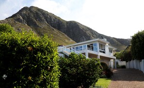 Exterior - Home with an Ocean view (Hermanus)