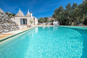 Outdoor pool, pool umbrellas, sun loungers