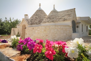 Exterior - TD Trulli della Rosatella Typical Trulli w/ Pool (Castellana Grotte)