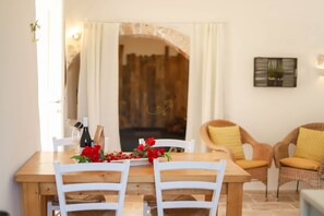 32-inch TV with digital channels - TD Trulli della Rosatella Typical Trulli w/ Pool (Castellana Grotte)