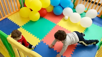 Area giochi per bambini (al coperto)