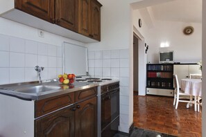 Huoneisto, 1 parisänky | Yksityinen keittiö | Jääkaappi, uuni, liesi, keittoastiat/astiat/ruokailuvälineet