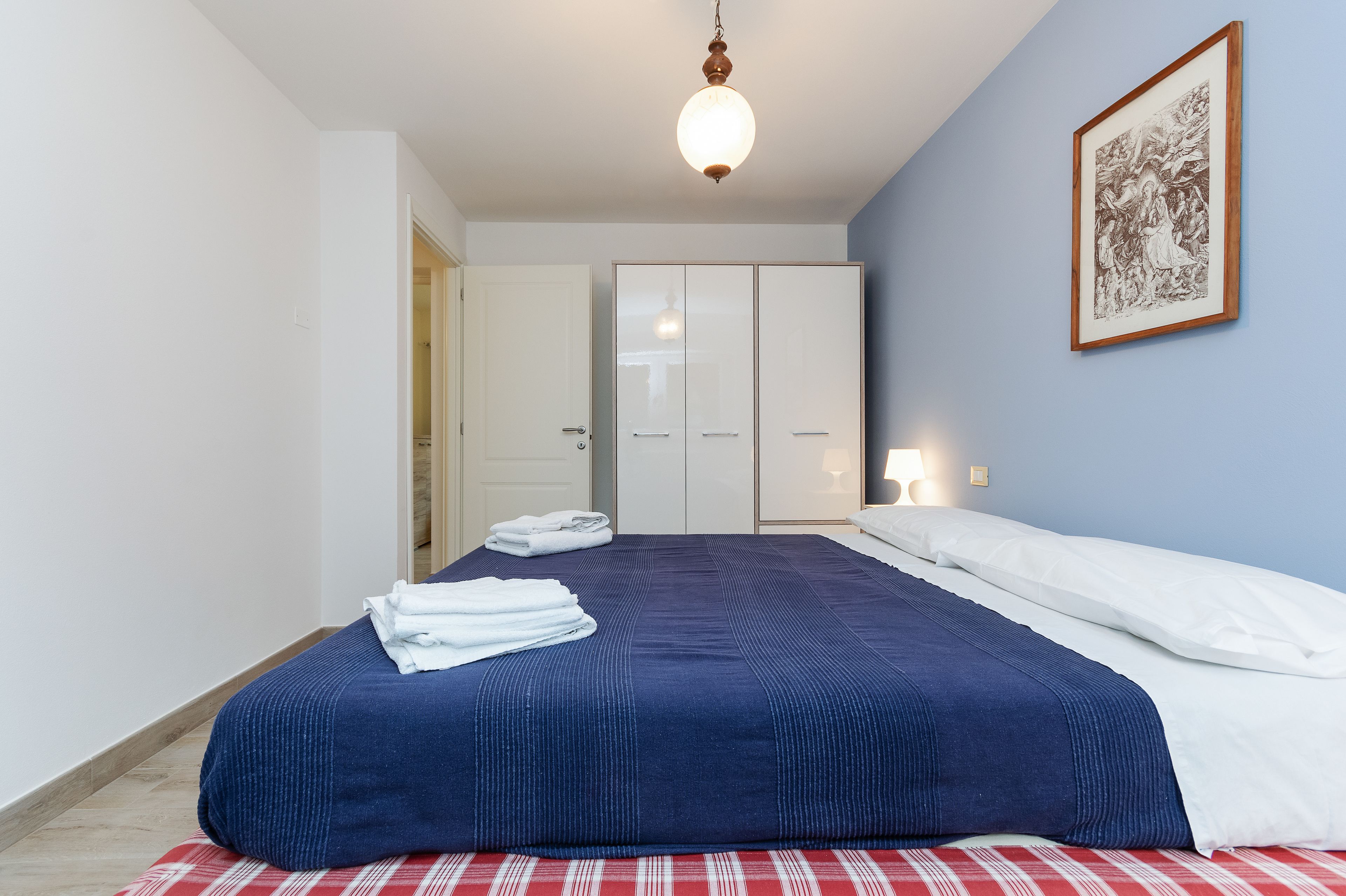 Apartamento, 2 quartos | Wi-Fi de cortesia, roupa de cama