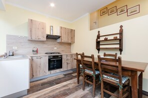 Apartment, 2 Bedrooms | Private kitchen