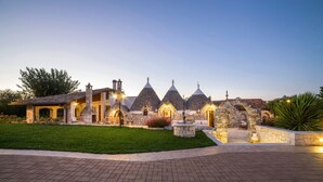 Exterior - Trulli Ottomano (Castellana Grotte)