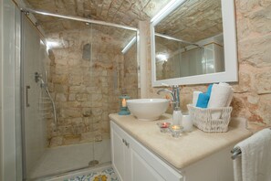 Villa, 2 Bedrooms | Bathroom