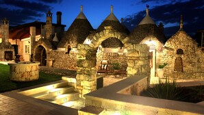 Front of property - evening/night - Trulli Ottomano (Castellana Grotte)