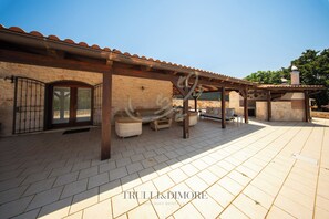 Exterior - TD Villa Luna Trulli with Large Pool (Castellana Grotte)
