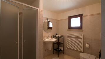 Vila, 3 kamar tidur | Kamar mandi | Shower, pancuran hujan, pengering rambut, dan kloset