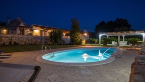 Seasonal outdoor pool - TD Villa Luna Trulli with Large Pool (Castellana Grotte)