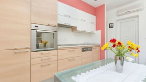 Apartment | Private kitchen | Full-size fridge, microwave (on request), oven, stovetop - Apartment Angel (Split)