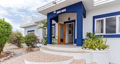 Villa Amarc: Family Fun, Kite Surf, Balcony View minutes to Rodgers/Baby Beach!