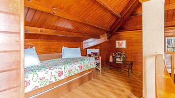4 bedrooms, iron/ironing board, travel crib, free WiFi