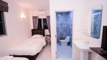 Standard Twin Room | Desk, free WiFi