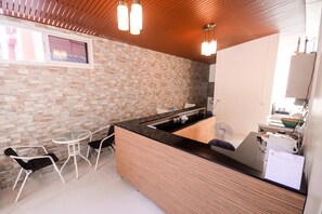 Fridge, microwave - U-need Guesthouse (Bangkok)