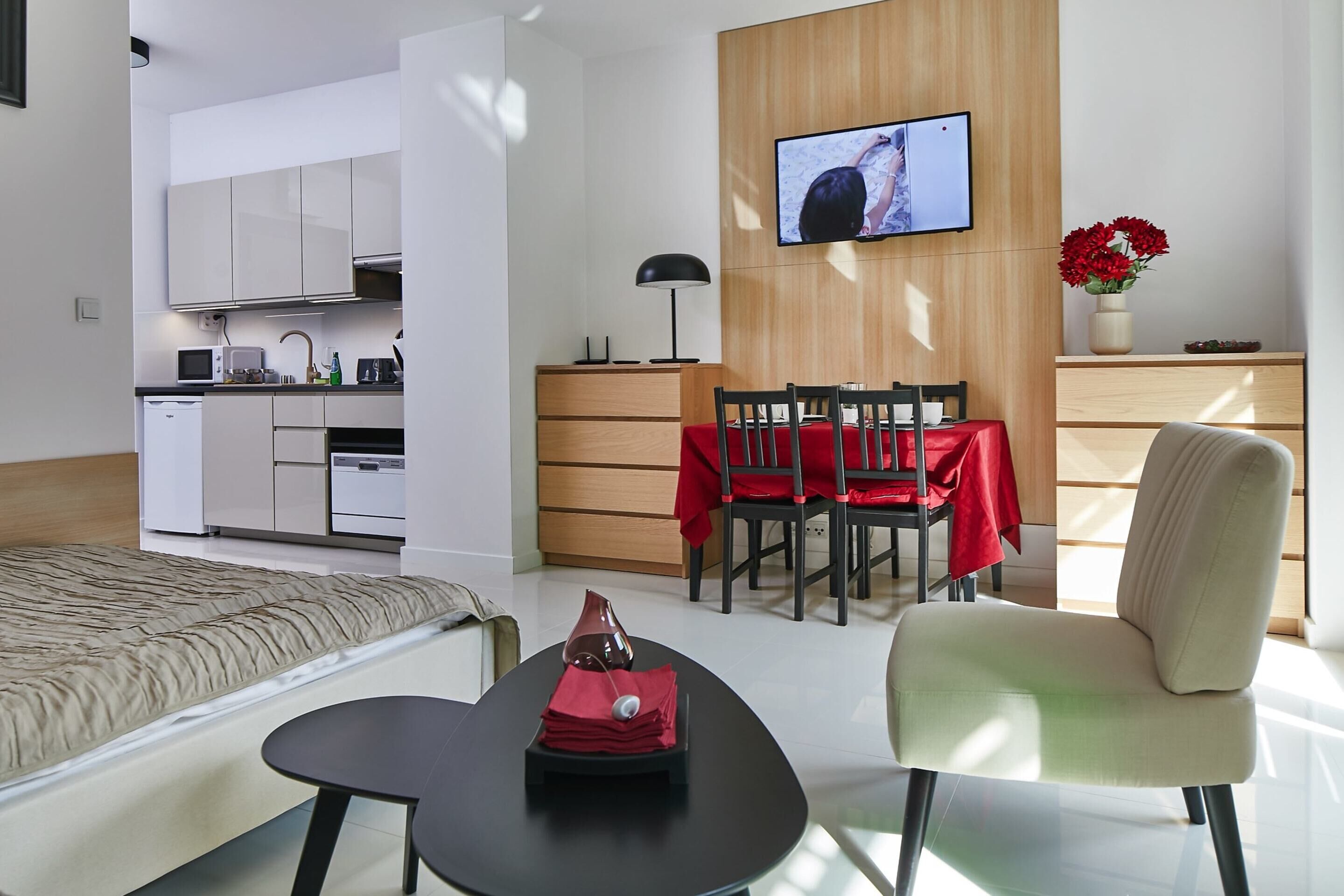 Superior-Studio, 1 King-Bett und Schlafsofa | Allergikerbettwaren, individuell dekoriert, individuell eingerichtet