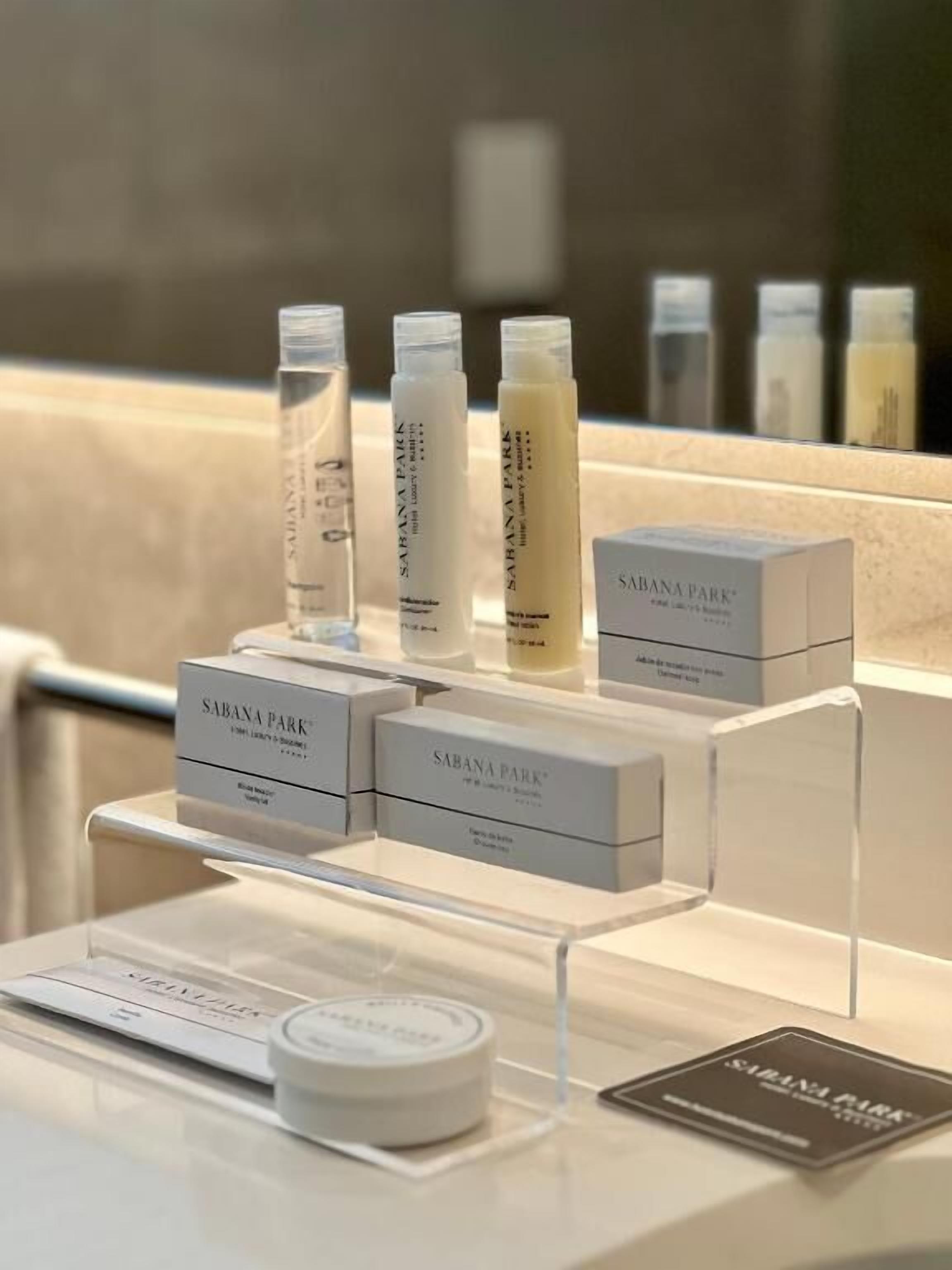 standard room | bathroom | shower, towels