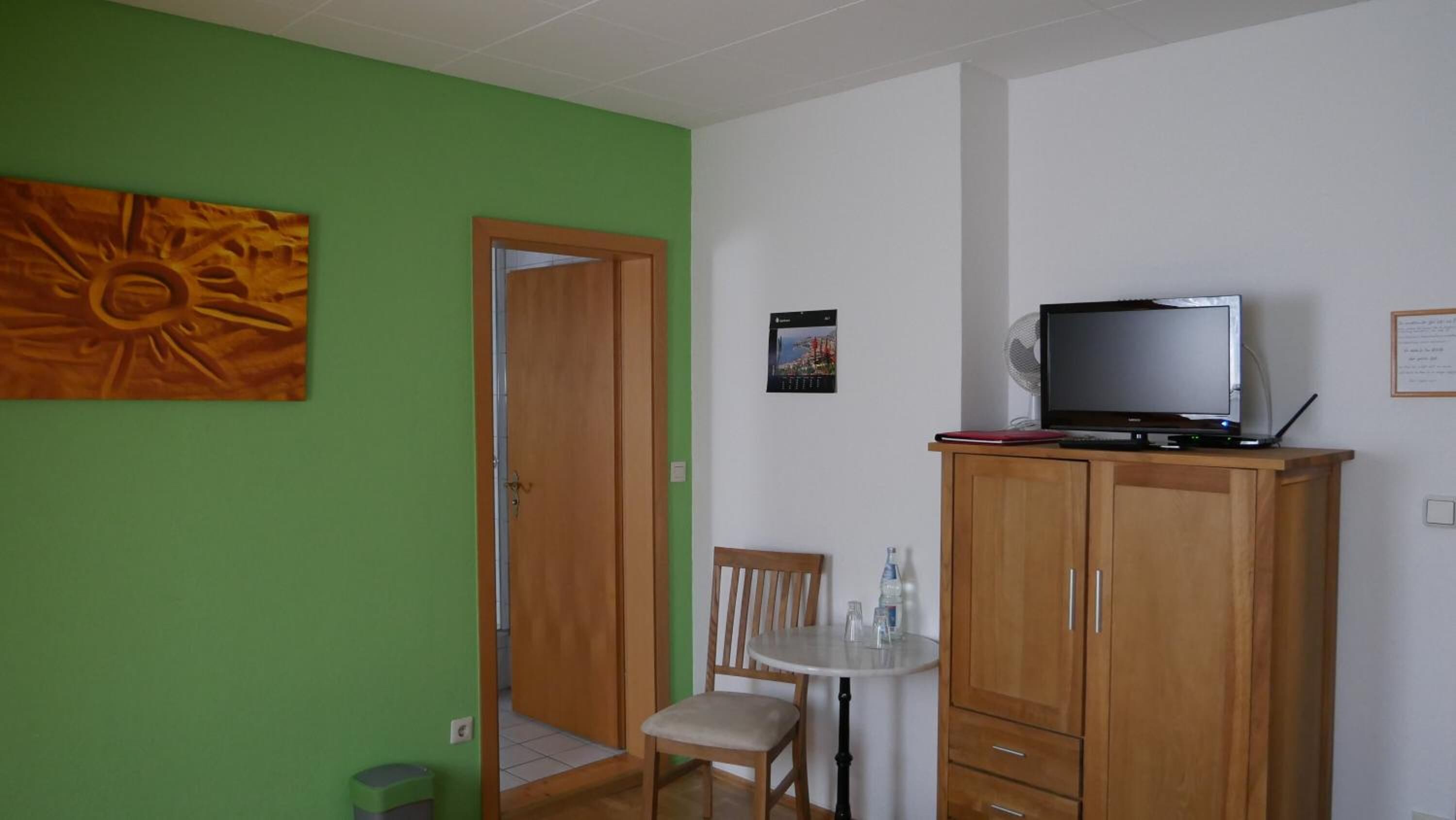 Doppelzimmer, 1 Queen-Bett | Schreibtisch, kostenloses WLAN, Bettwäsche